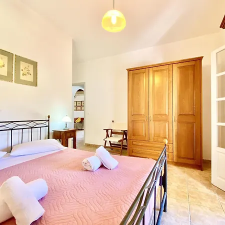 Kostas Estate With Private Pool By Dadovillas וילה *