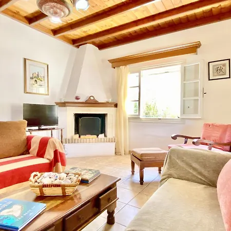 Kostas Estate With Private Pool By Dadovillas וילה