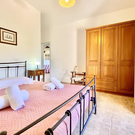 Kostas Estate With Private Pool By Dadovillas וילה *