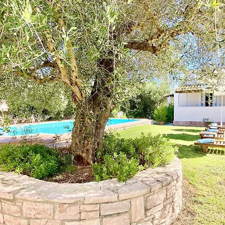 Kostas Estate With Private Pool By Dadovillas וילה Astrakeri