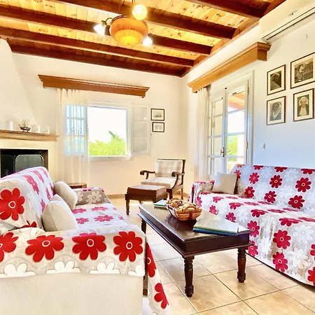 Kostas Estate With Private Pool By Dadovillas וילה